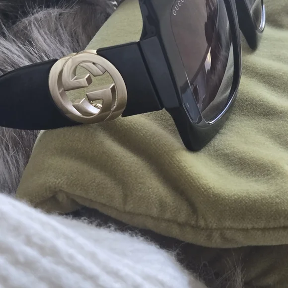 Gucci Black Square Oversised Women's Sunglasses with Gold Chain. Authentic. - Picture 7 of 8